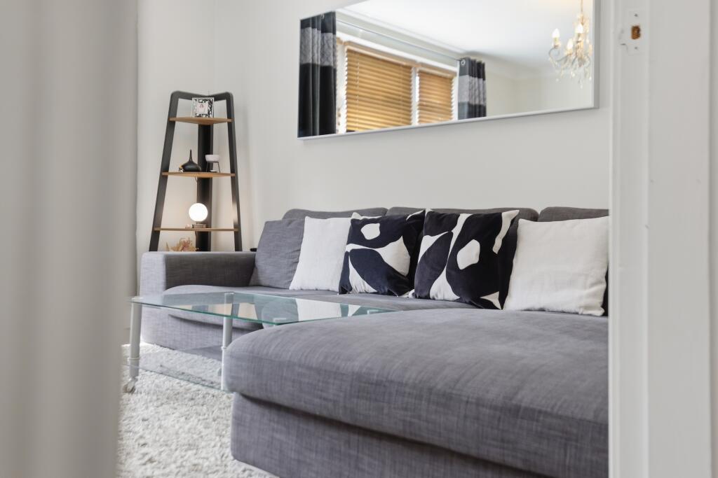 Apartment in Glasgow, East Dunbartonshire - View 5