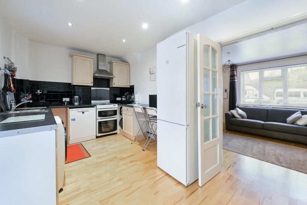 House in Tadworth - View 4