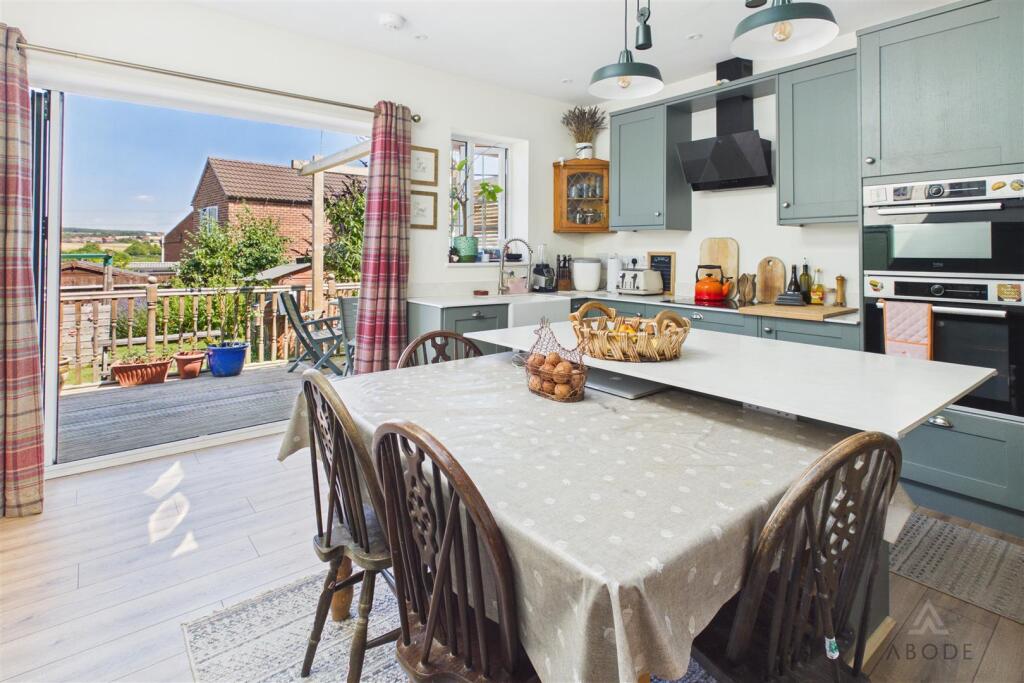 Salisbury Drive, Midway, Swadlincote photo 3