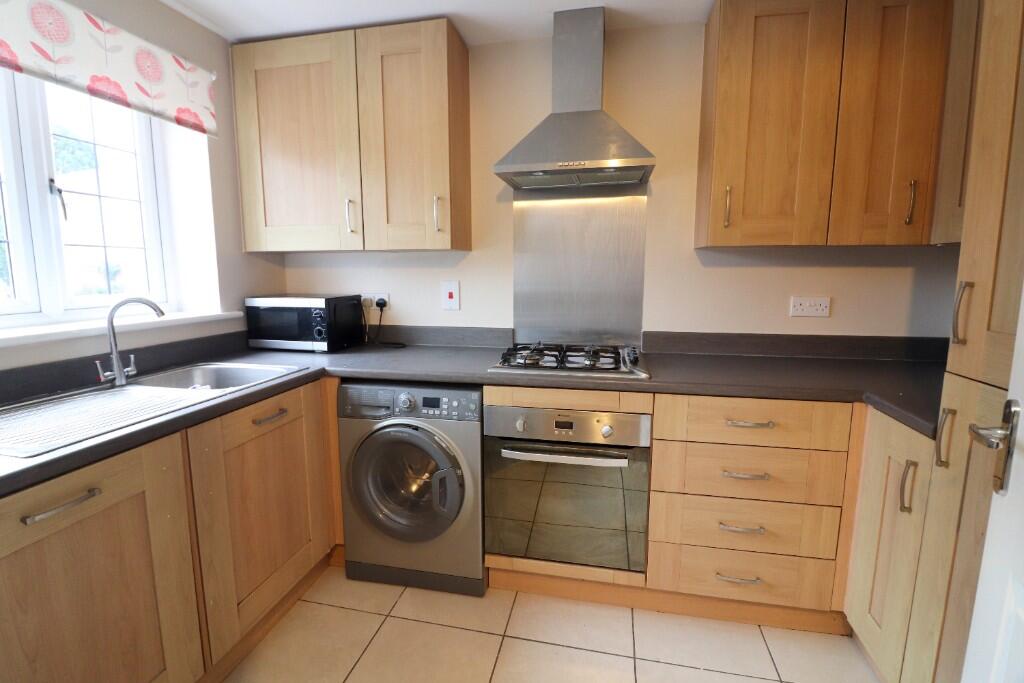 Aspen Way, Silsoe, Bedfordshire, MK45 4GF photo 2