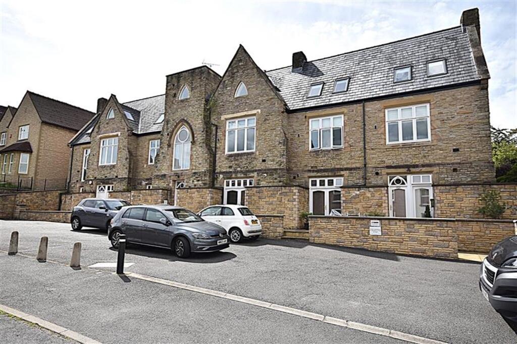 2-bed flat on Crompton Road, Macclesfield, SK11, £225,000