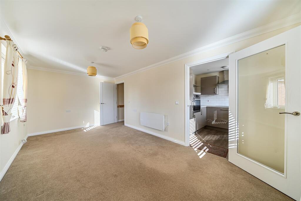 Apartment in Rushmoor, Farnborough Town Centre, Farnborough - View 3