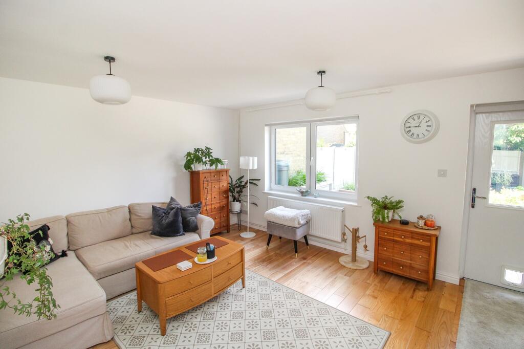 House in Crawley, Broadfield - View 5