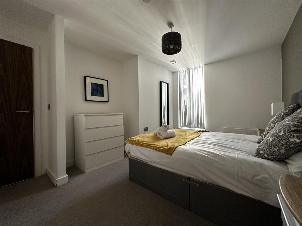 Apartment in Manchester, First Street, City Centre - View 3