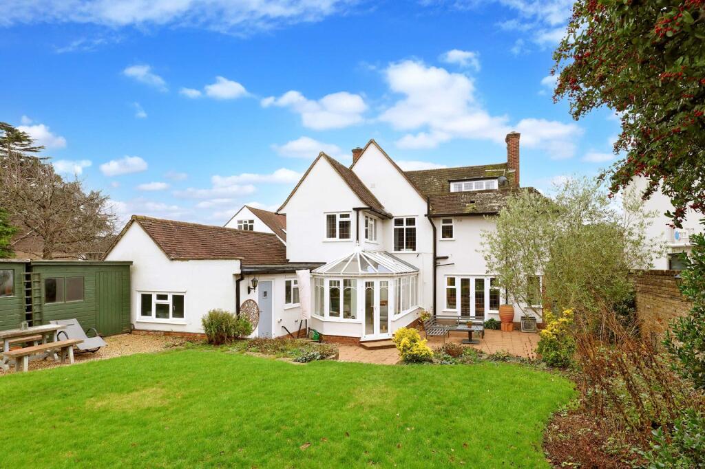 Cherry Tree Road, Farnham Royal, Buckinghamshire, SL2 photo 2