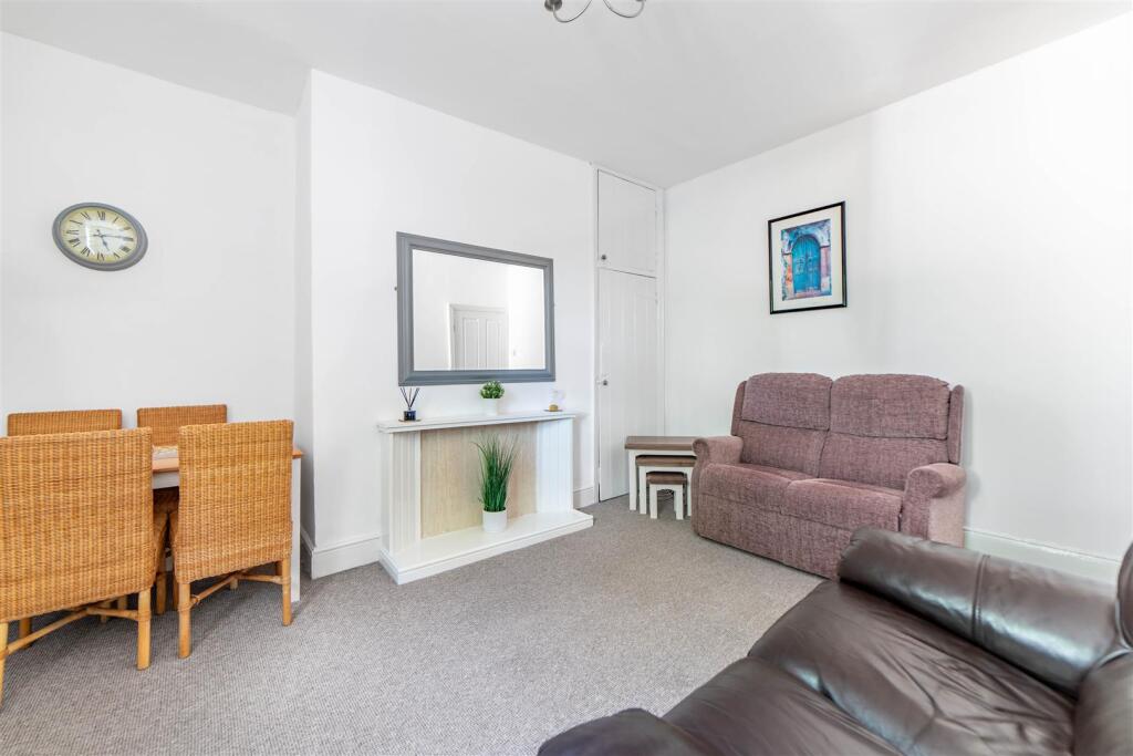 Apartment in Newcastle upon Tyne, South Gosforth - View 4