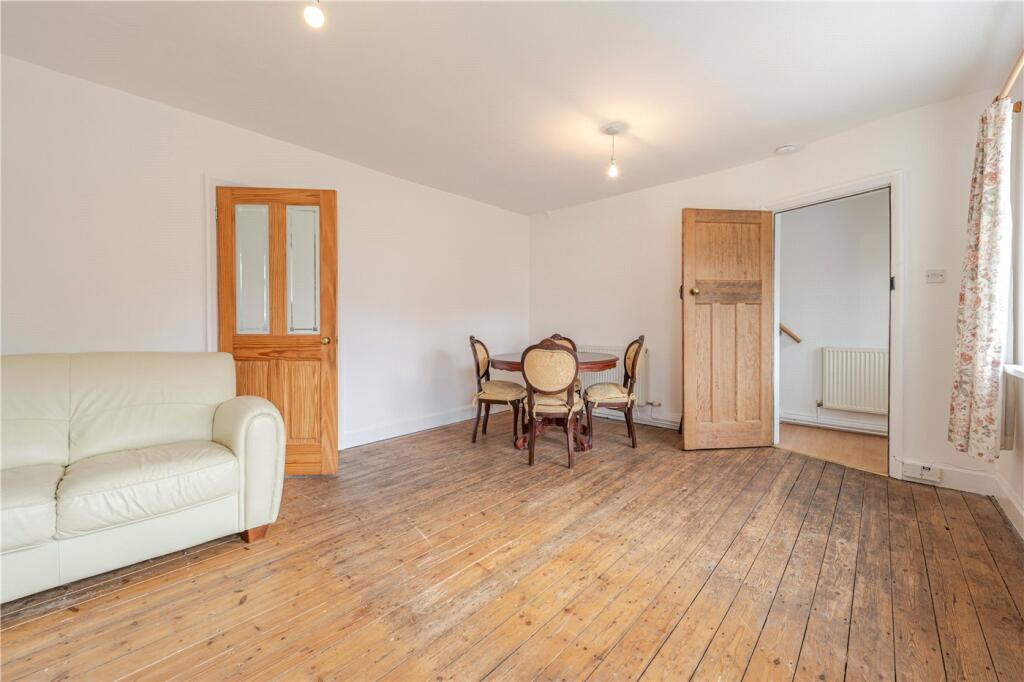 2, Halls Close, Whitnash, Leamington Spa, Warwickshire, CV31 photo 2