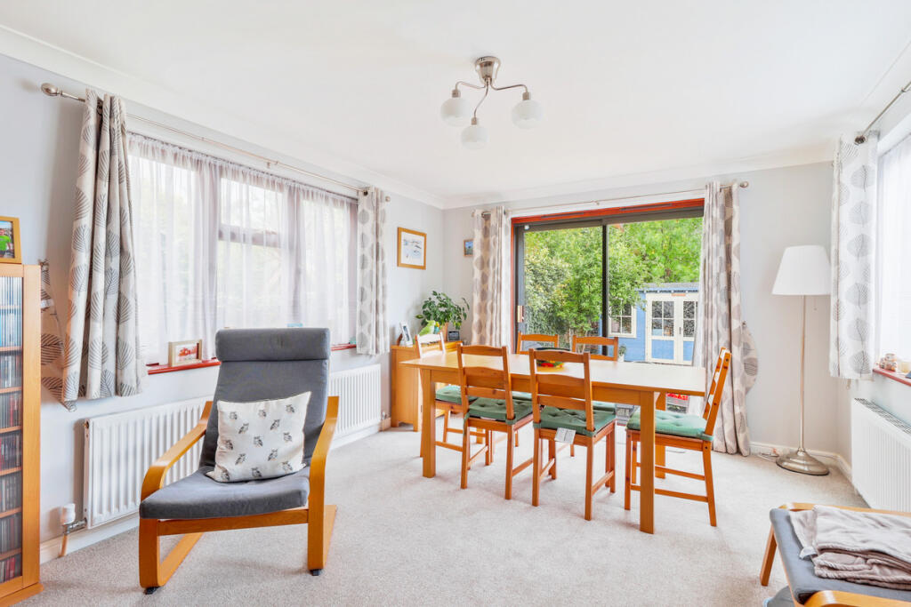 Cumberland Avenue, South Benfleet photo 3