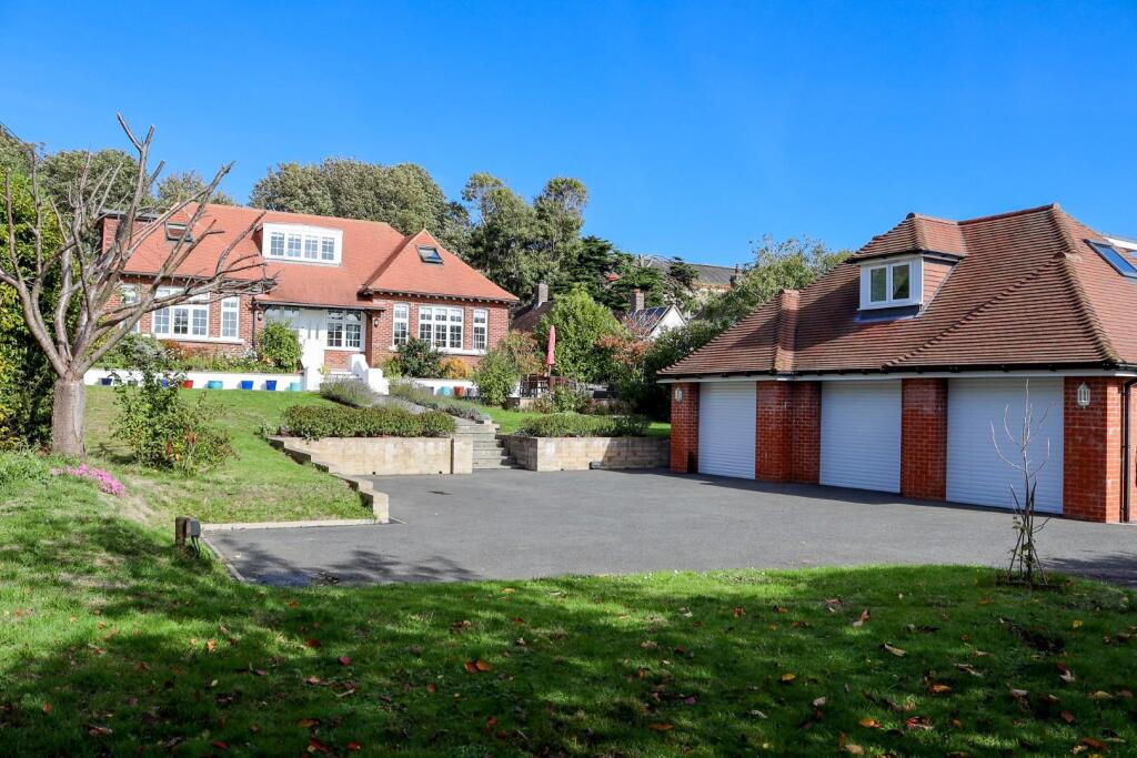 5-bed house on St. Helens Down, Hastings, £850,000