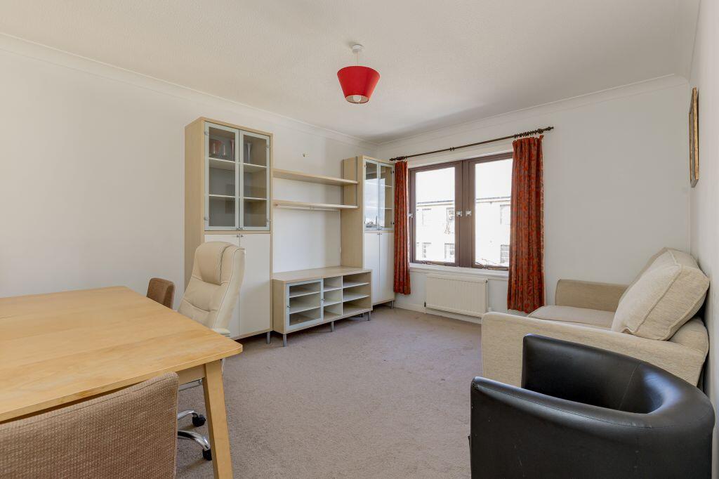Apartment in Edinburgh, Southside - View 2
