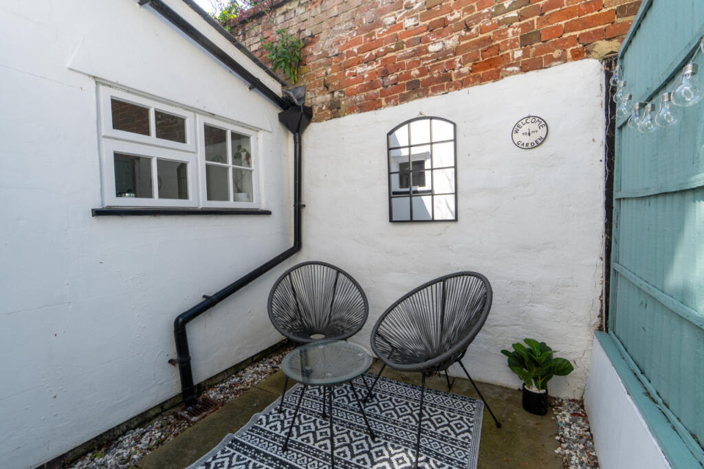 House in Bishop's Stortford, Hockerill - View 3