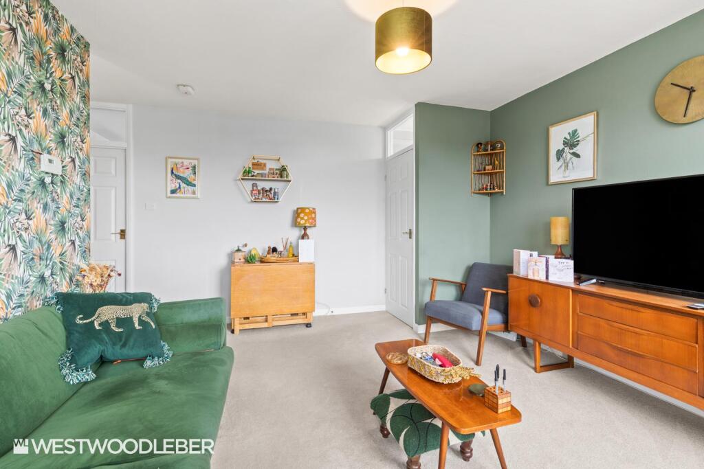 Apartment in Broxbourne, High Leigh Garden Village - View 4