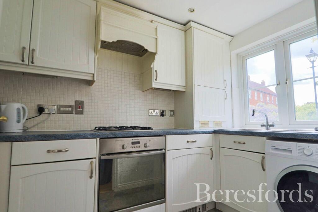 House in Chelmsford, Chancellor Park, Chelmer - View 4