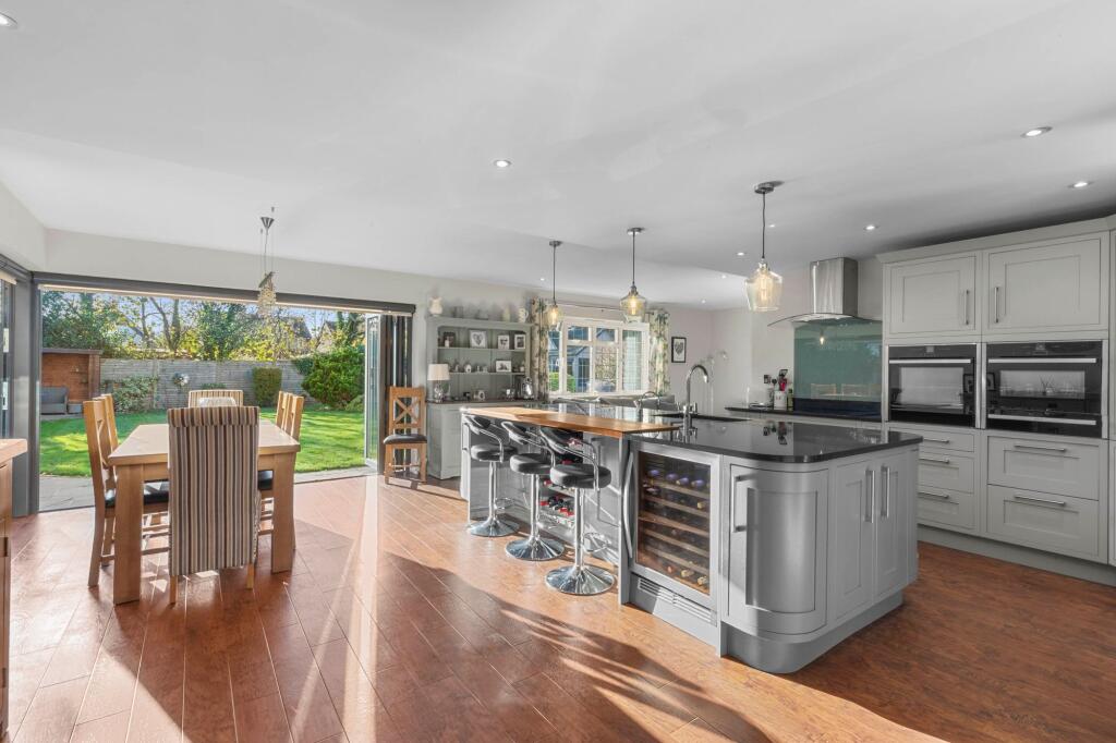 Birchwood Chase, Great Kingshill, HP15 photo 3
