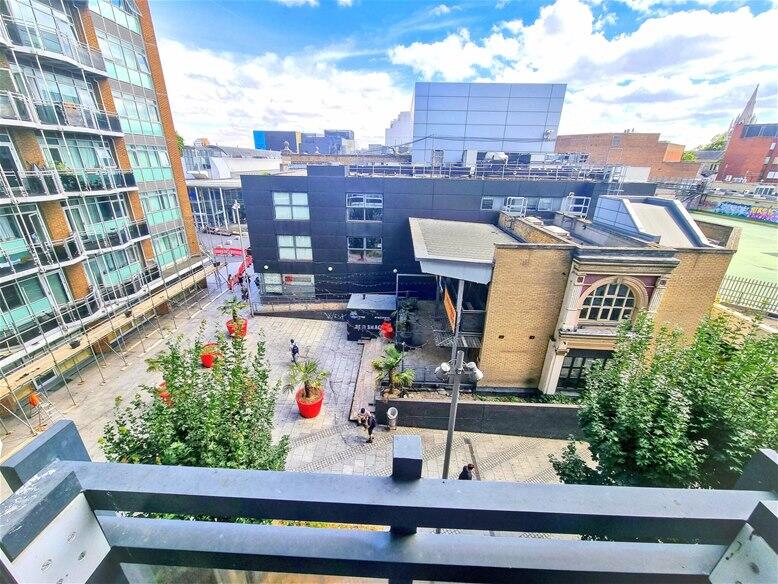 Apartment in London, Stratford - View 5