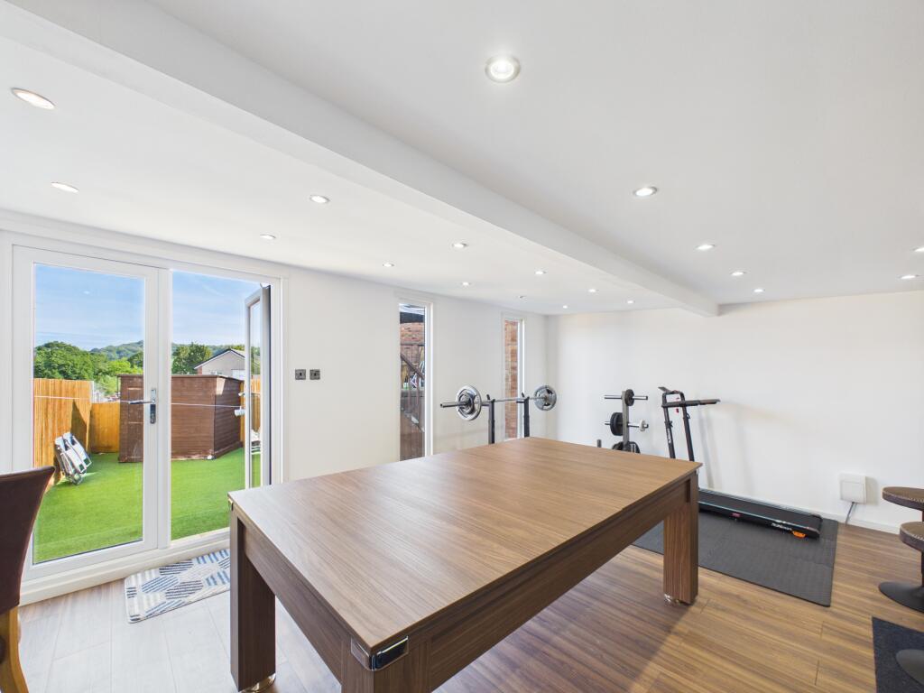 House in Newport - View 4