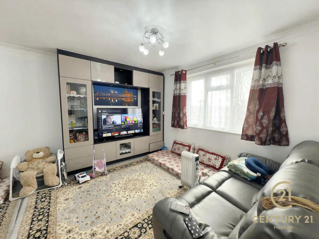 Apartment in Southall, Heston - View 2