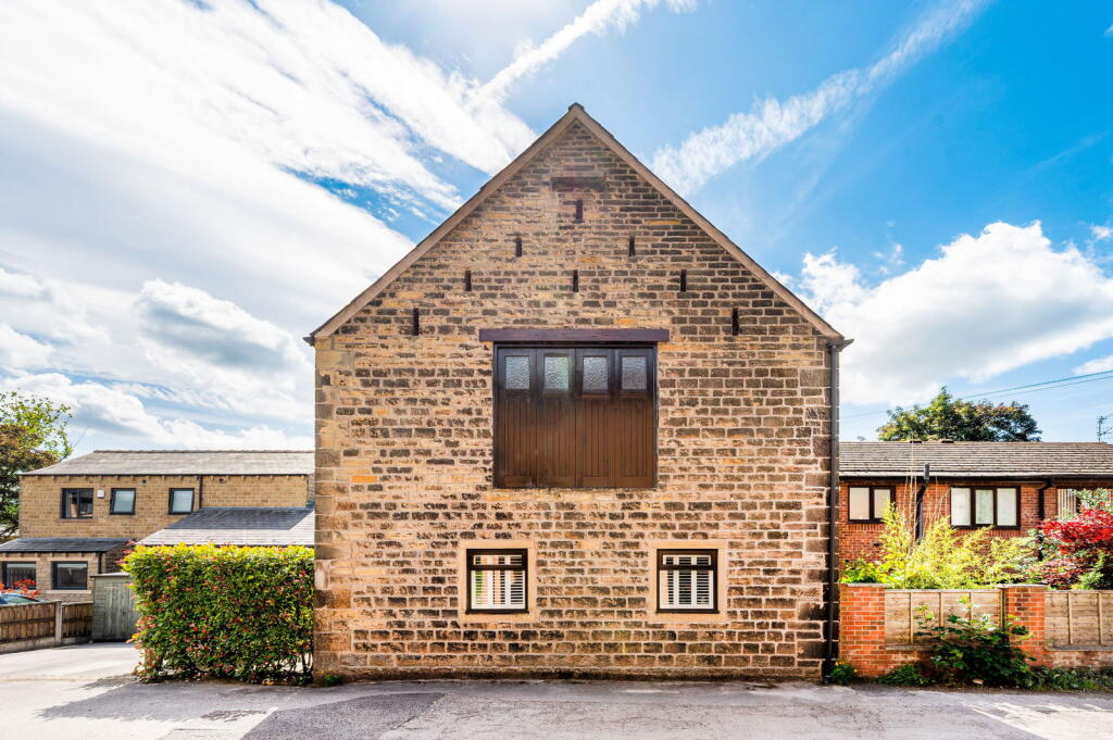 Shaw Hall Barn, Shaw Hall Close, Greenfield, Saddleworth photo 2