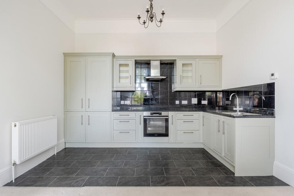 Apartment in Kingston upon Thames - View 2