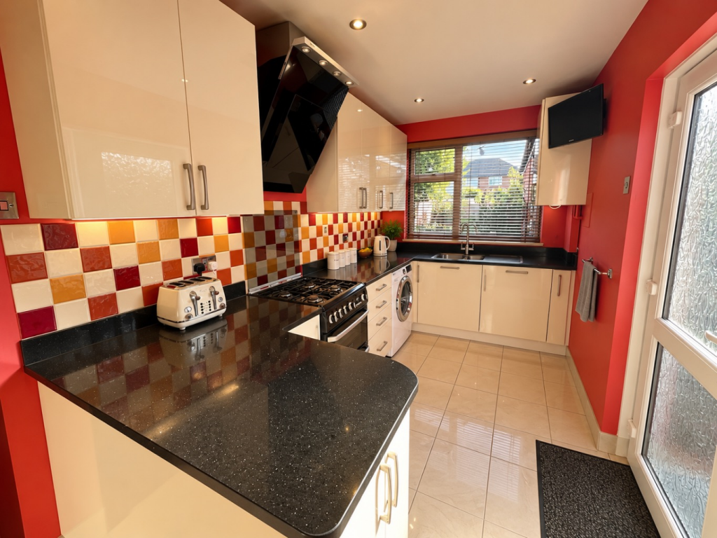 Longfield Drive, Luton, Bedfordshire, LU4 8RF photo 4