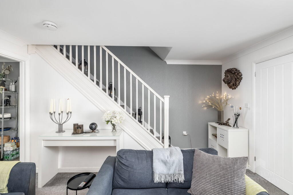 House in Plymouth, Manadon - More