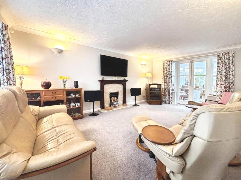 Robins Grove, Warwick, Warwickshire, CV34 photo 2