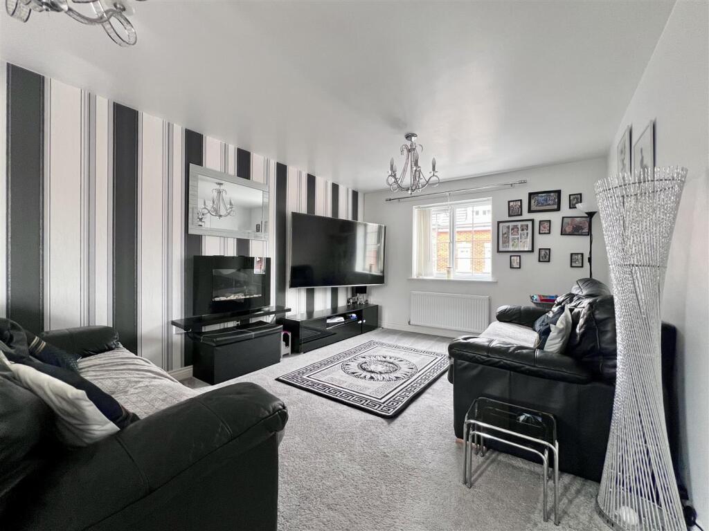 House in Milton Keynes, Oxley Park, Shenley Church End - View 3