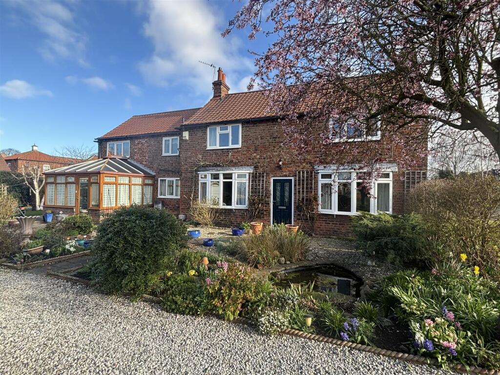 4-bed detached on Buttfield Road, Howden, Goole, £375,000