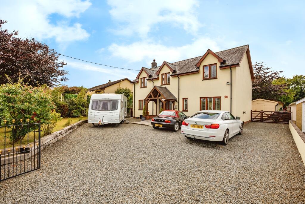 3-bed detached on Cross Inn, New Quay, SA44, £470,000