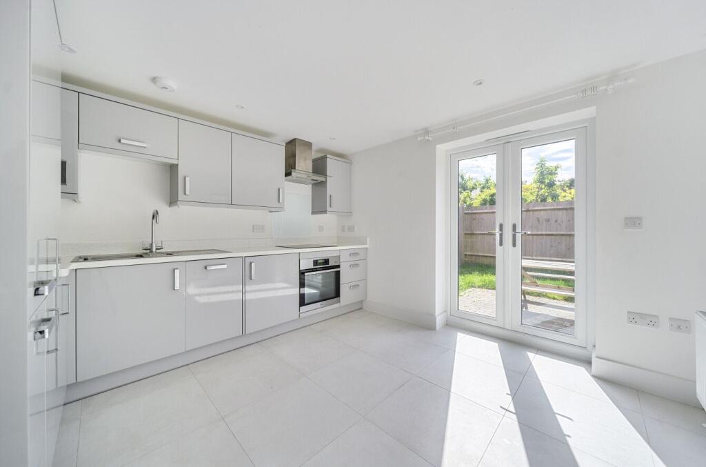 3-bed semi-detached on Southwood Road, Tunbridge Wells, £425,000