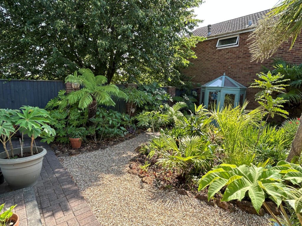 Hawkchurch Gardens, Canford Heath, Poole BH17 photo 2