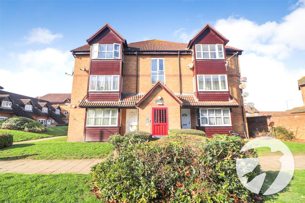 Studio flat on Frobisher Road, Erith, DA8, £100,000