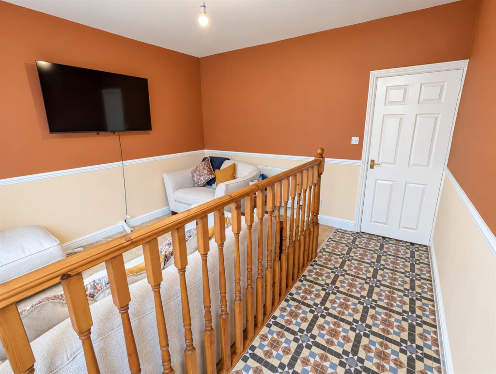 House in Nuneaton and Bedworth, Grove Farm, Stockingford - View 3