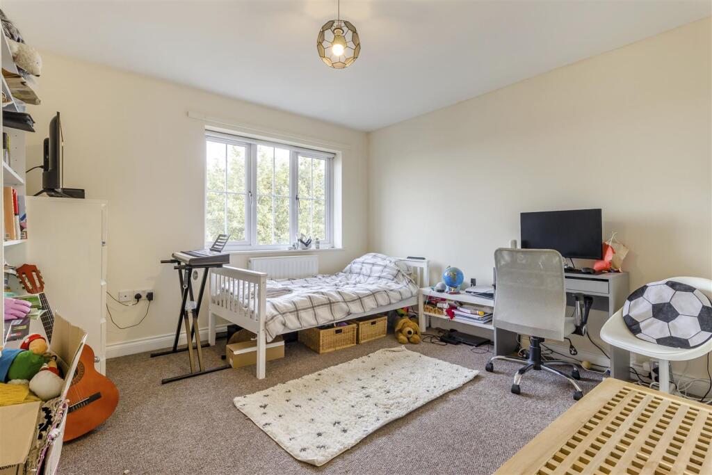 House in Mansfield, Nottinghamshire - More