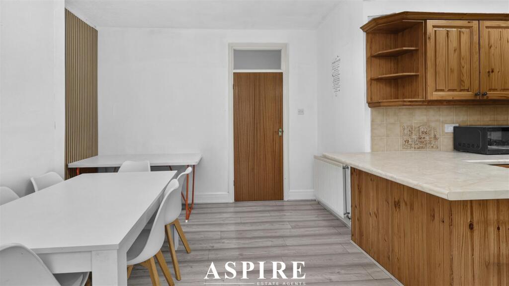 House in Southend-on-Sea - View 4