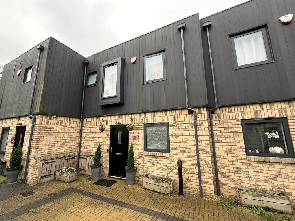 2-bed house on Beckley Mews, Northolt, UB5 5FF, £460,000