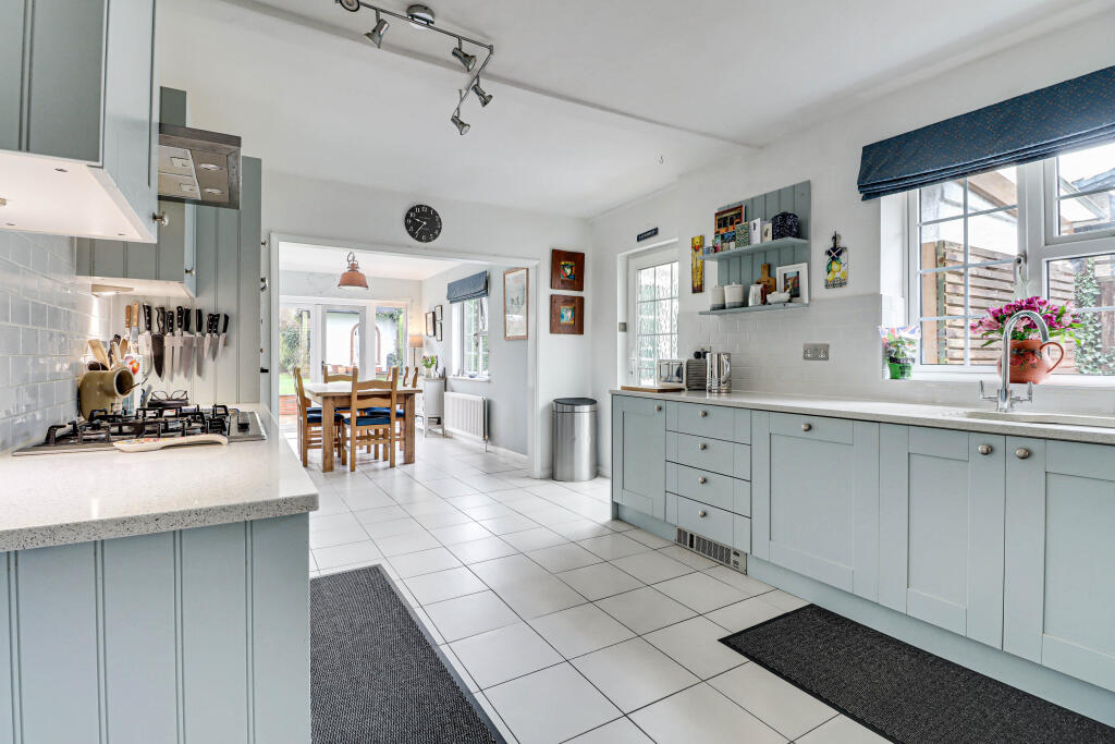 Castle Rise, Wheathampstead, Hertfordshire, AL4 photo 4