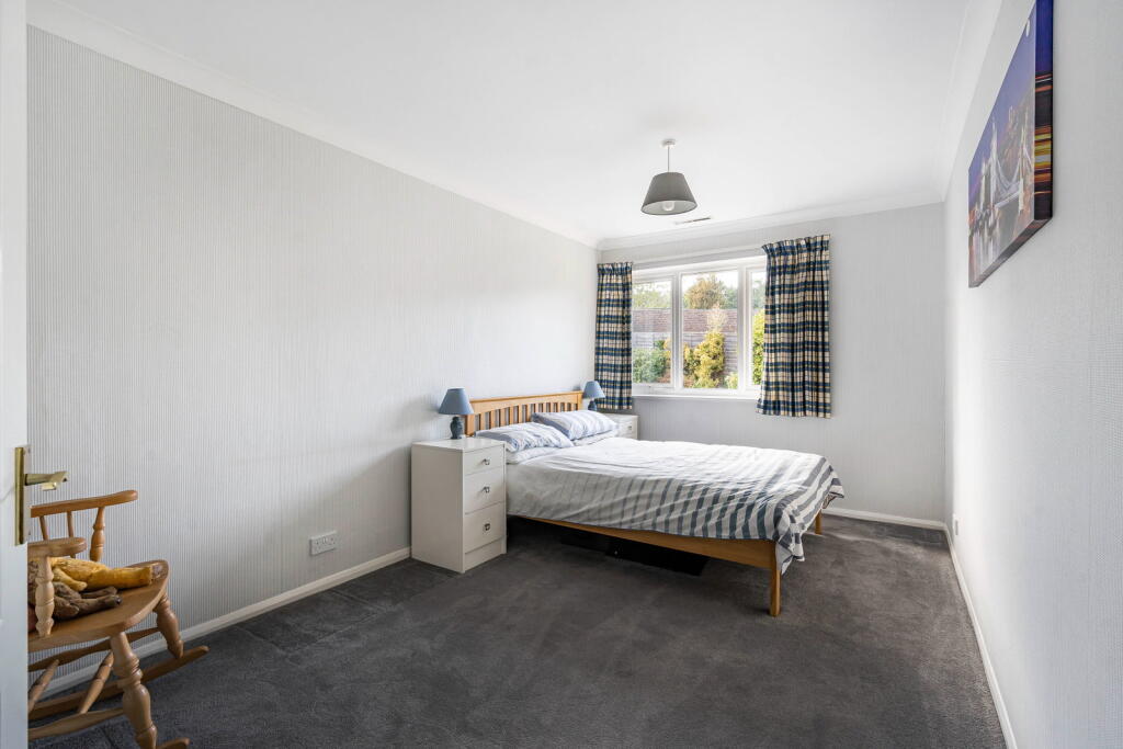 House in Kingston upon Thames - More