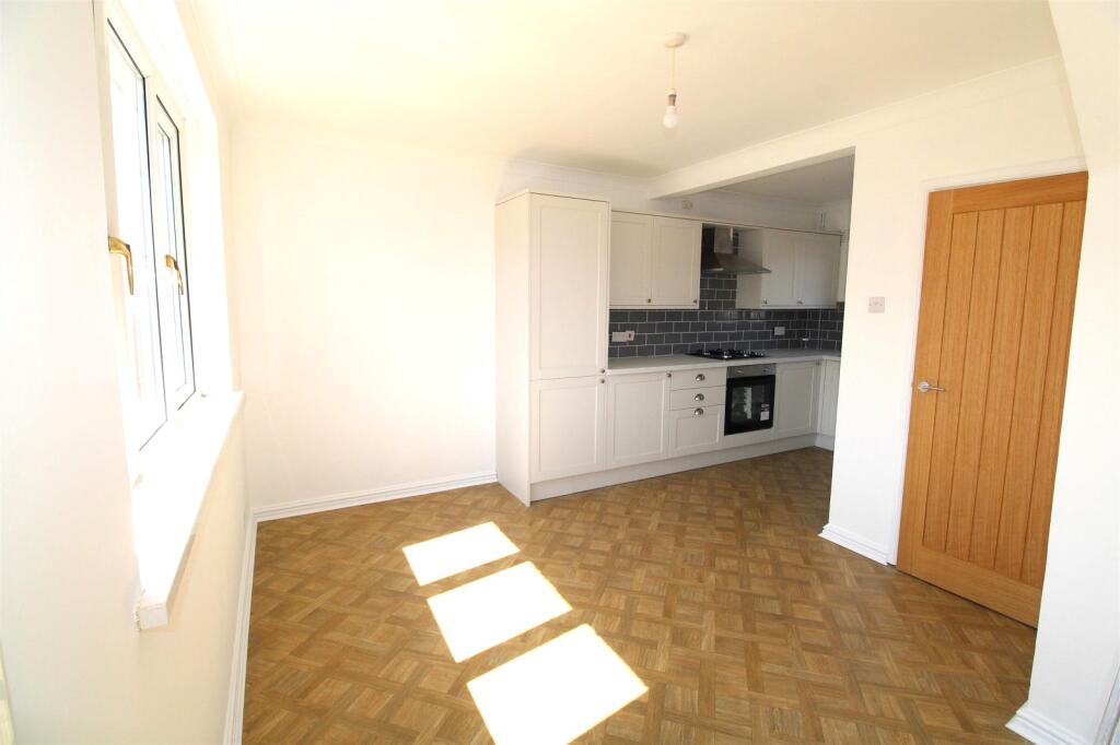 House in Laleston - View 3