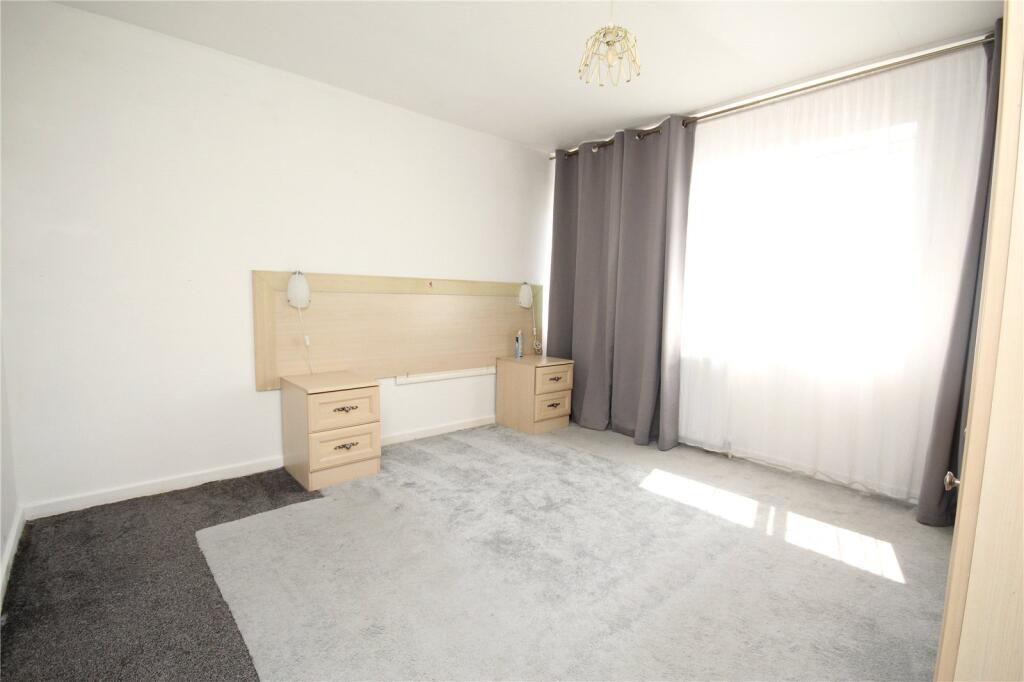 House in Romford - More