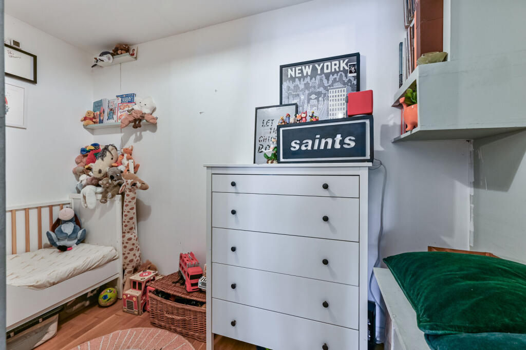 Apartment in London - More