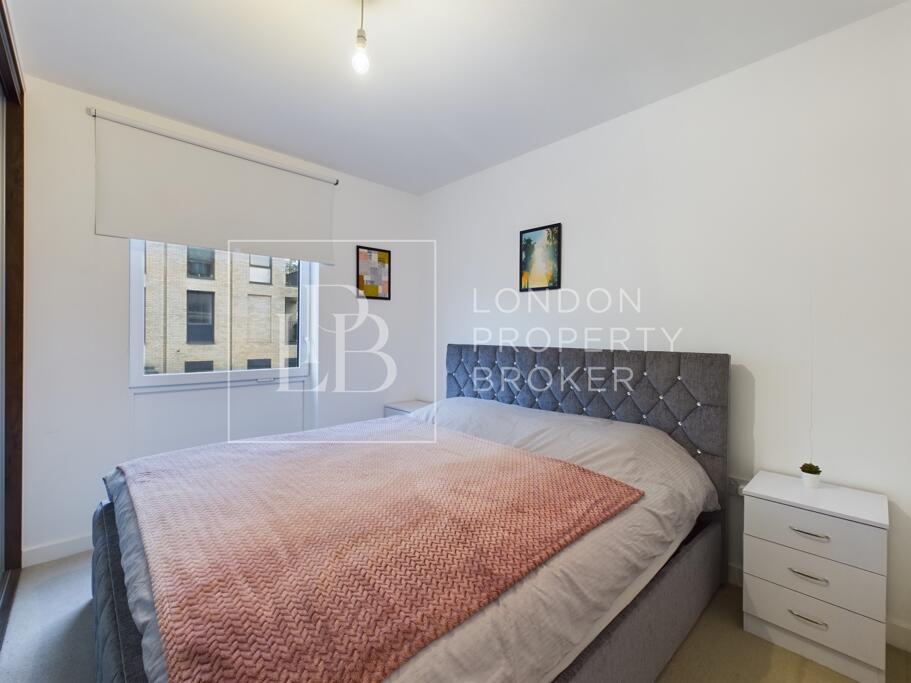 Apartment in Southall - More