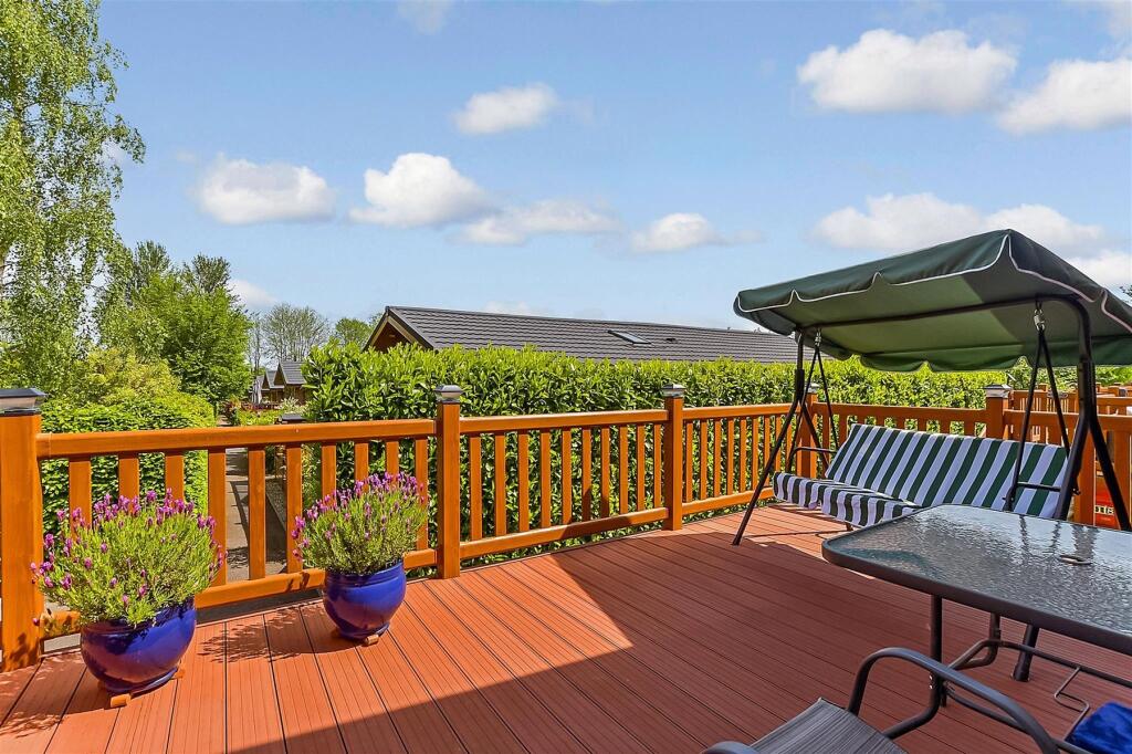 2-bed caravan on The Heath, East Malling, West Malling, Kent, £215,000