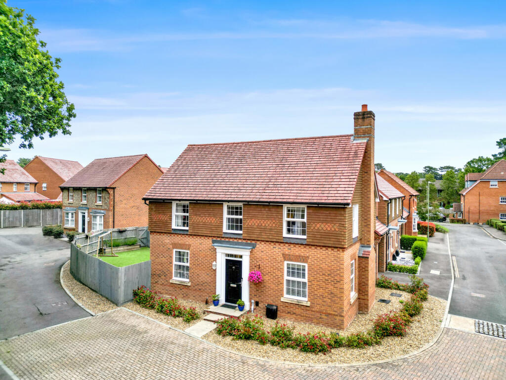 Main image of property: Agincourt Drive, Sarisbury Green, Southampton, SO31
