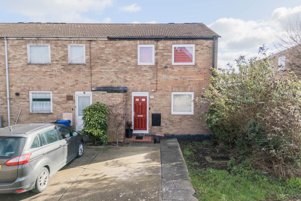 Main image of property: Monarch Close, Tilbury, RM18 8EL