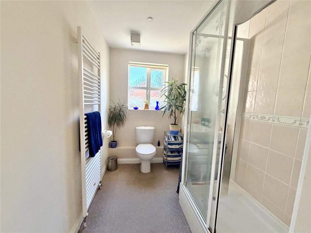 Hillcroft Close, Lymington, Hampshire, SO41 photo 4