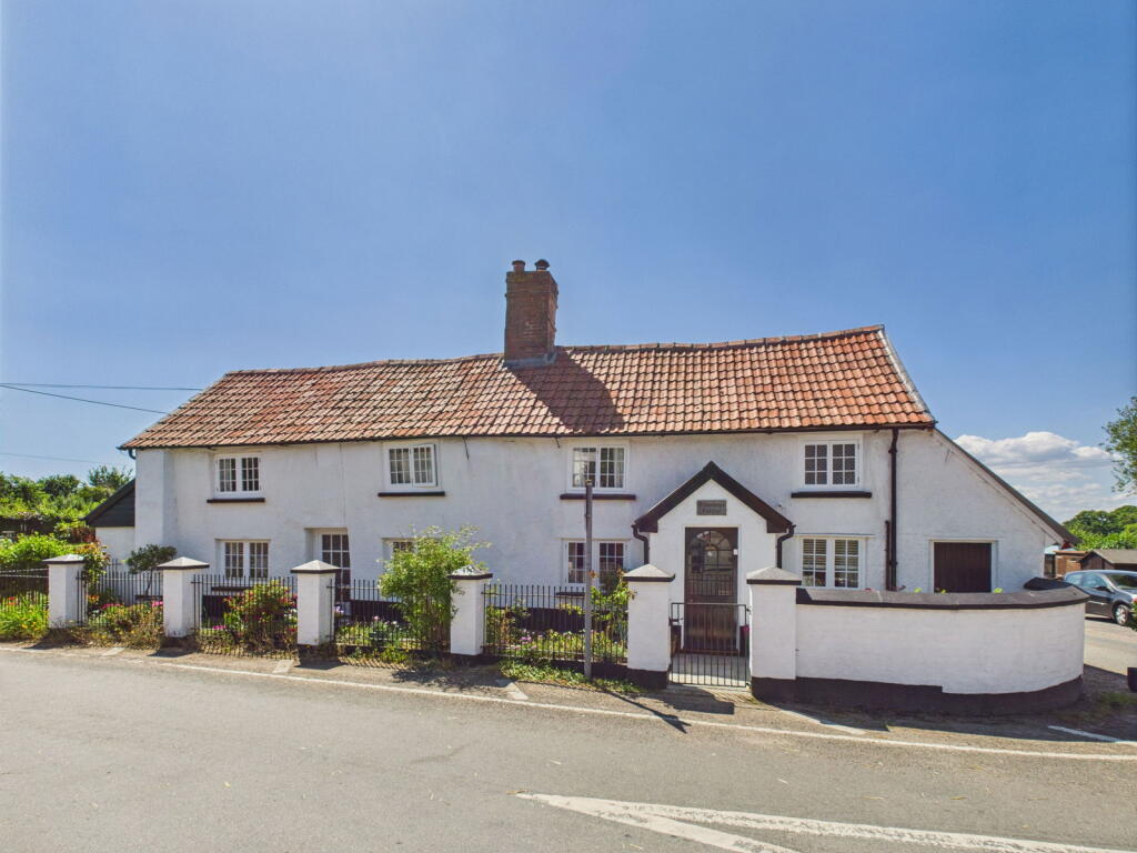 4-bed house on Village Way, Aylesbeare, Exeter, EX5 2FF, £550,000