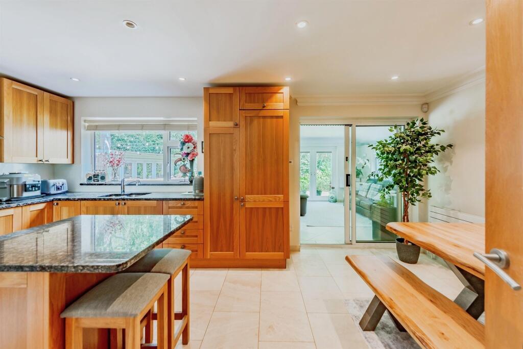 House in Mid Sussex, Worth - View 6
