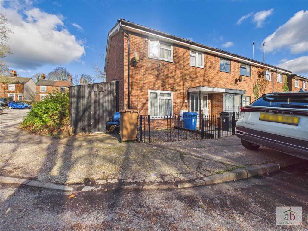 Main image of property: Weaver Close, Ipswich