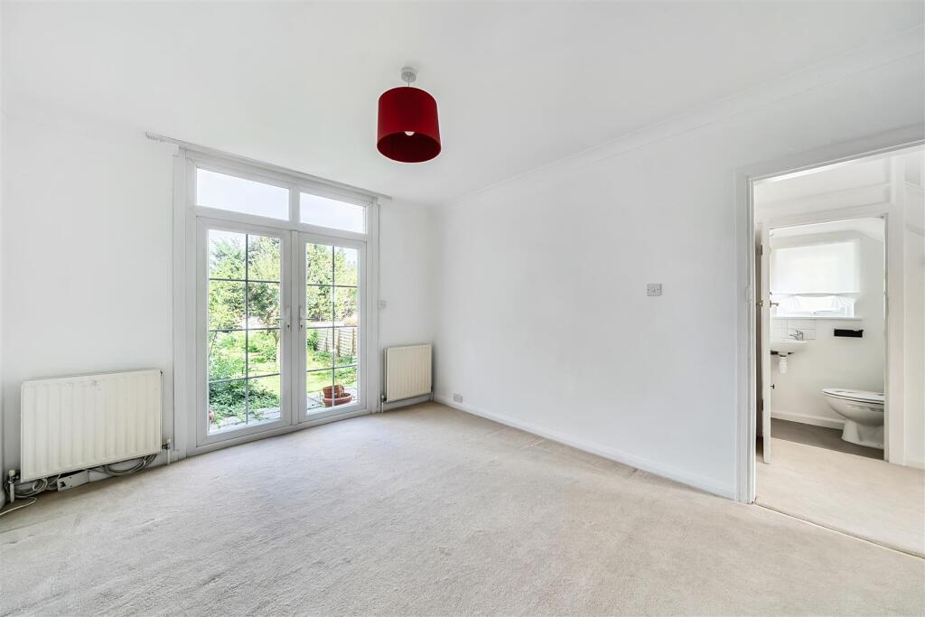 House in Kingston upon Thames - More
